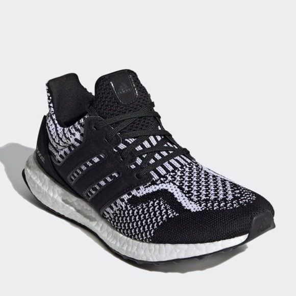 adidas UltraBOOST 5.0 Oreo - Picture 2 of 8